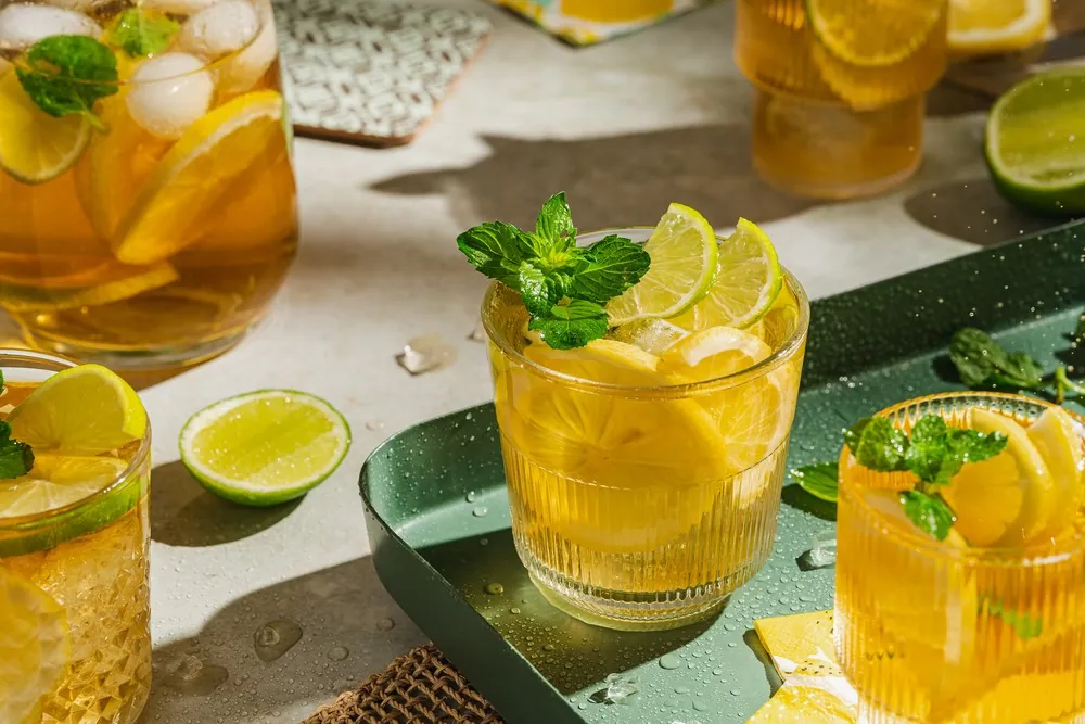 Drink Porto tônica com limão e hortelã — Foto: Foto de Svitlana na Unsplash
