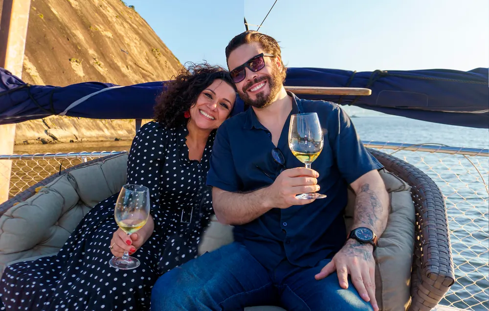 Elaine de Oliveira e seu amor, Mario Vascon, curtindo bons vinhos juntos — Foto: Acervo pessoal