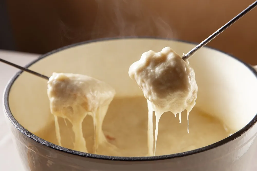 Fondue de queijo harmoniza com vinho branco — Foto: Imagem de freepik